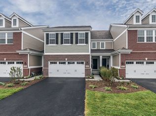 919 Paisley Ln, Naperville, IL 60540