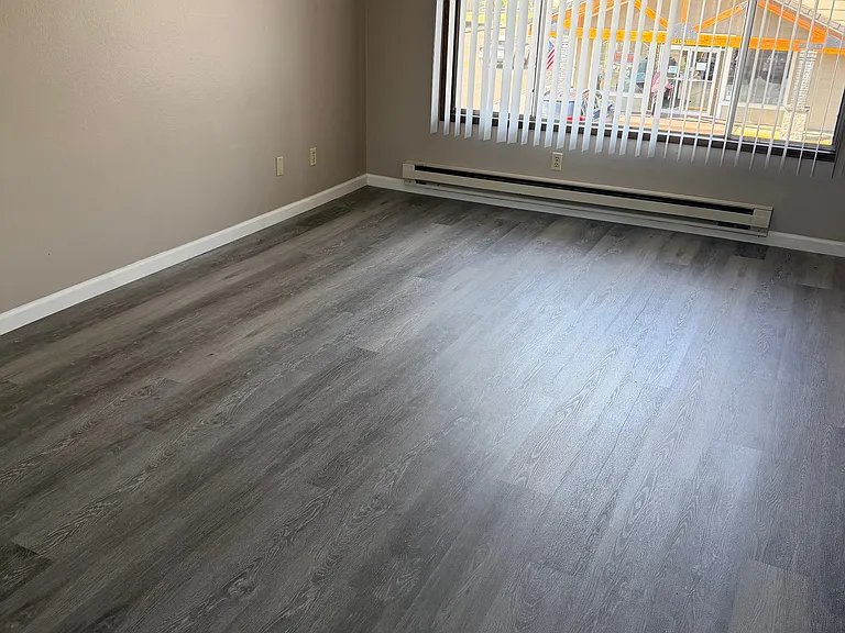 2556 W Harvard Ave — Photo 2