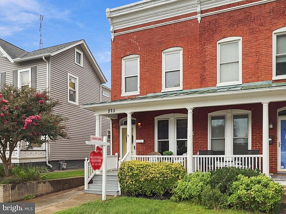 2nd image of 225 Dill Ave