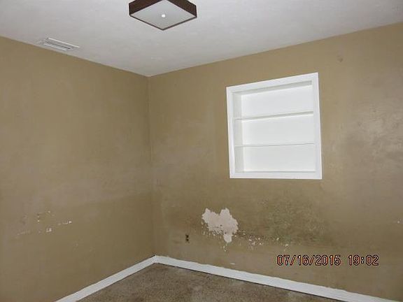 5th image of 15151 NE 15th Ct