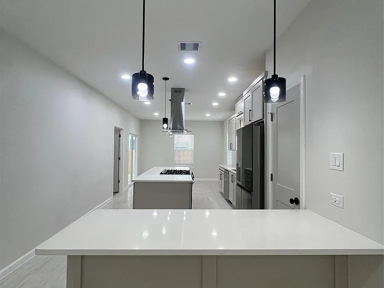 817 Center St — Photo 13