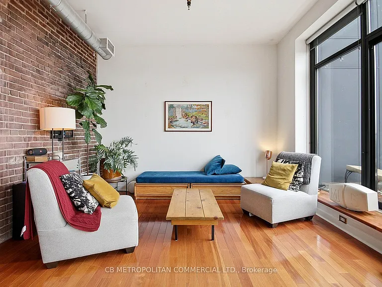 363 Sorauren Ave #405 — Photo 9