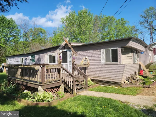 323 County Line Dr, Martinsburg, WV 25404