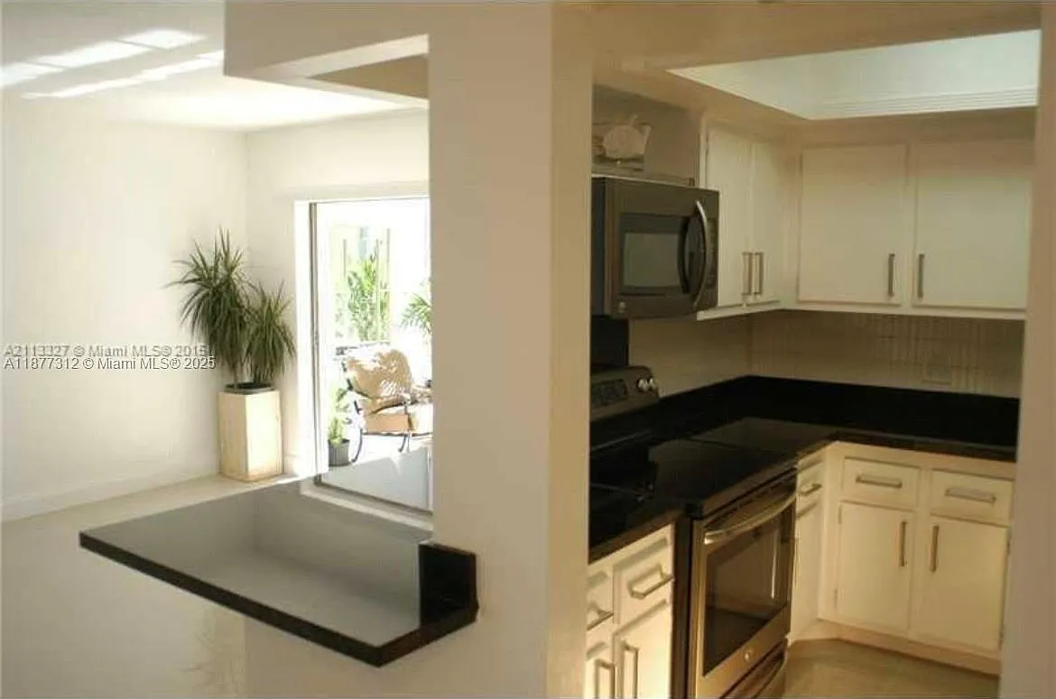 2 bed, 856 sqft, $2,090 — Photo 4