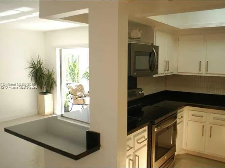 2451 SW 82nd Ave — Photo 4
