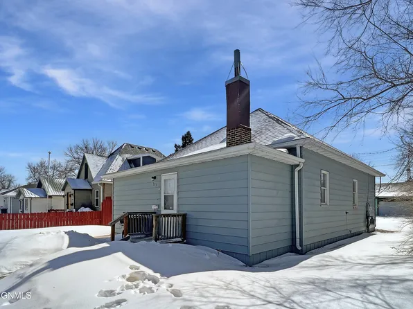 317 4th St W, Williston, ND 58801