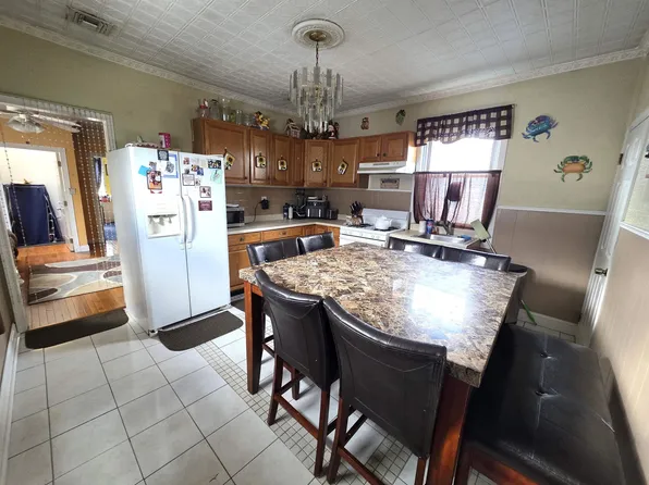 102 Clendenny Avenue image 13 of 20