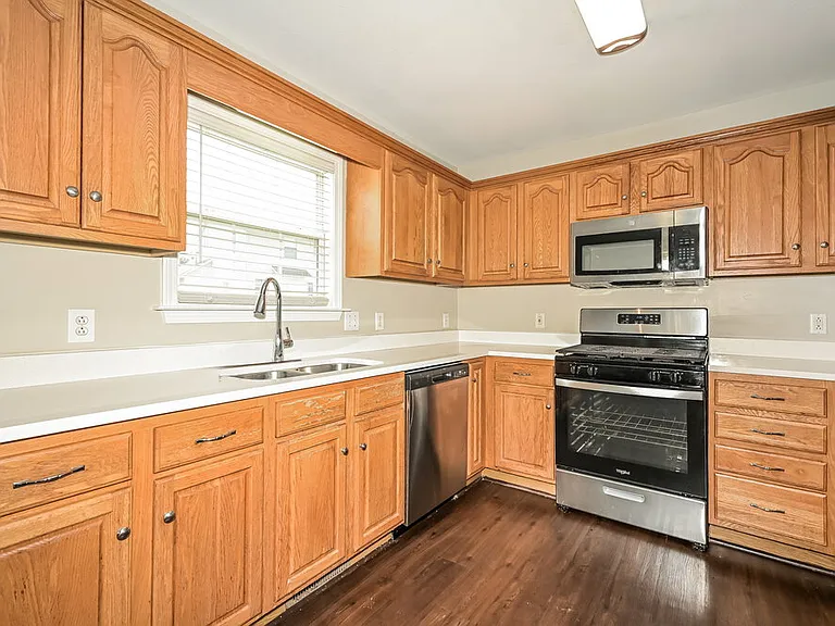 2619 Danbury Cir — Photo 9