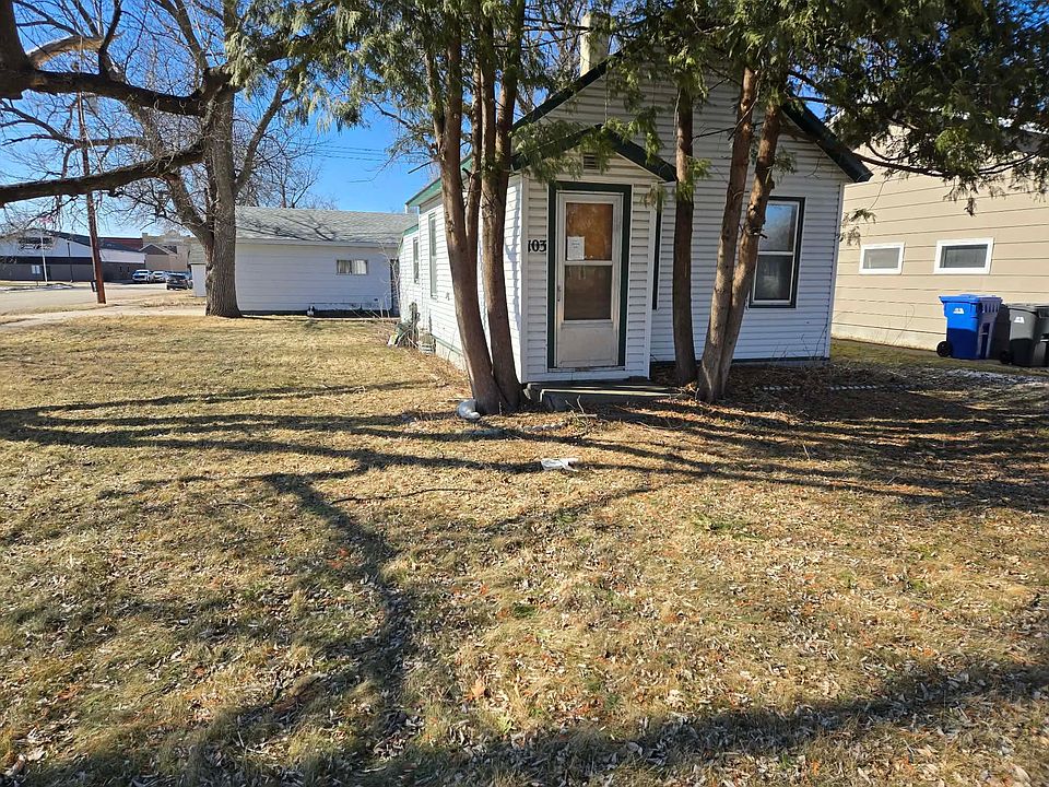 1st image of 103 3rd St NE