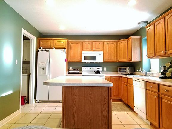 3rd image of 6588 White Clover Dr