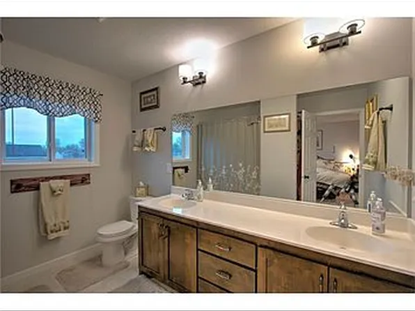 702 Fir St SW, Isanti, MN 55040