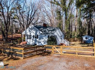 15 Clark Ln, Kilmarnock, VA 22482