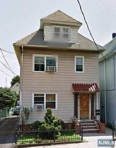 2nd image of 226 Lanza Ave