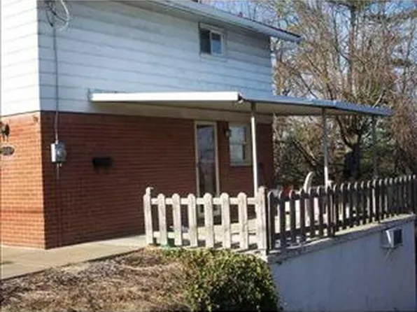 386 Princeton Dr, Pittsburgh, PA 15235