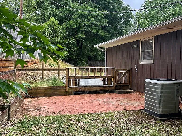 133 Clemson St — Photo 11