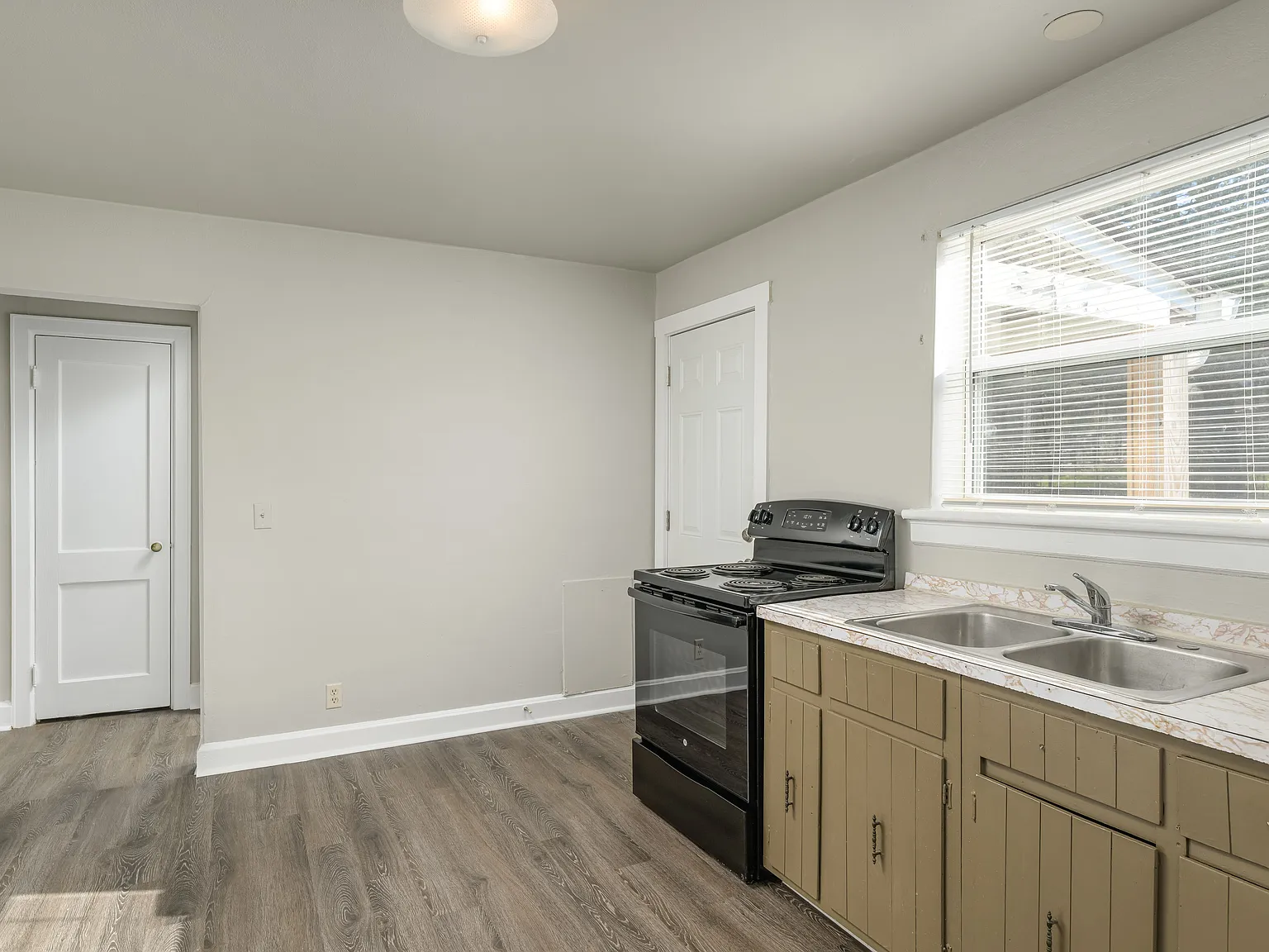 1 bed, 600 sqft, $850 — Photo 2