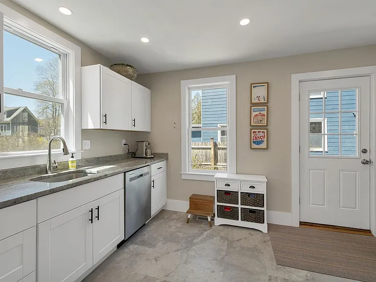 16 Chestnut St — Photo 6