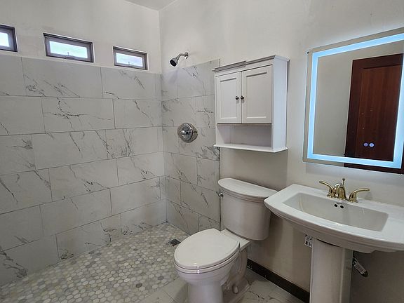 2nd image of 4844 Bancroft St