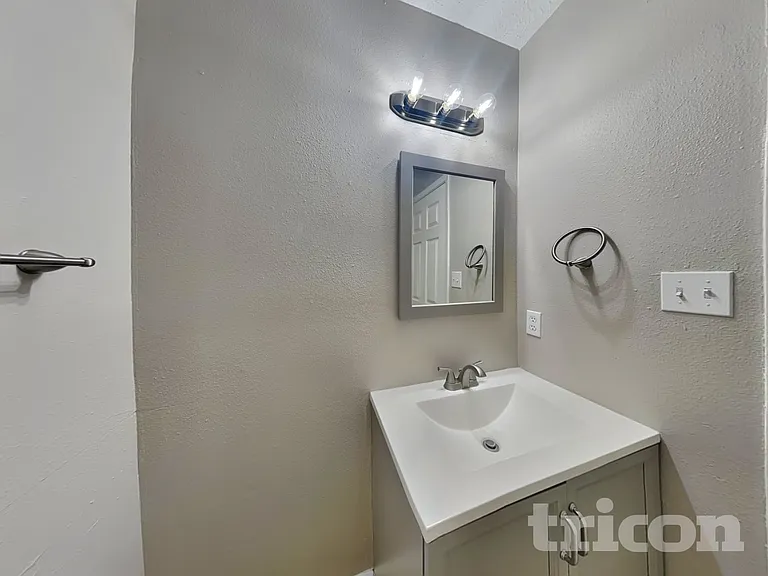 848 Rebecca Ct NE — Photo 9
