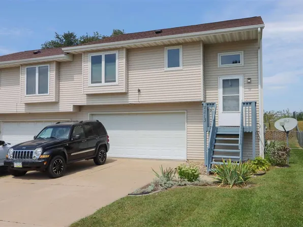 2213 13th St, Coralville, IA 52241