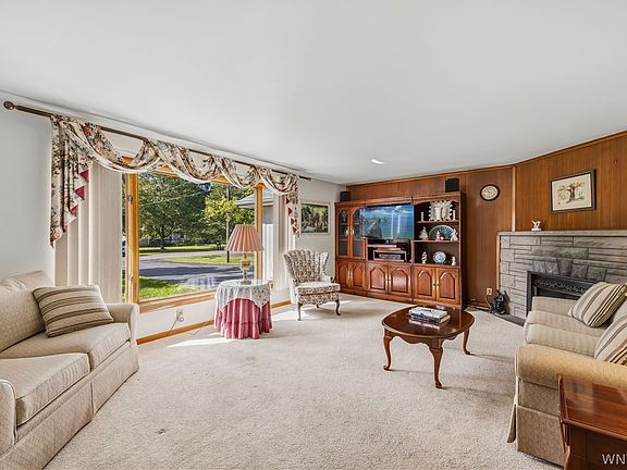 4th image of 955 Elliott Dr