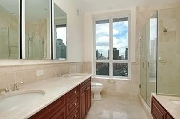 Rented by Beekman Regent Leasing  | media 29