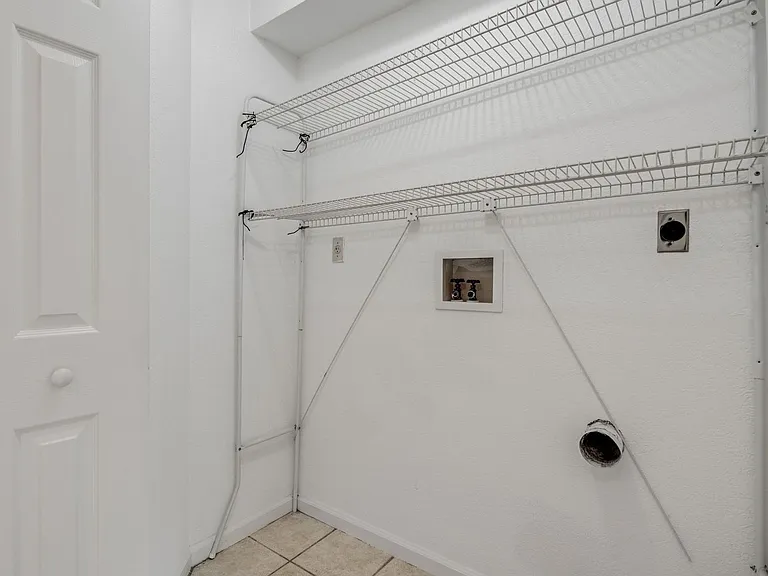 Mount Clare Avenue Apartments — Photo 18