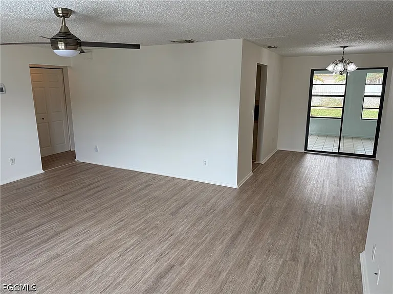 142 SE 1st Ave — Photo 5