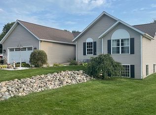 3260 W 42nd St, Fremont, MI 49412