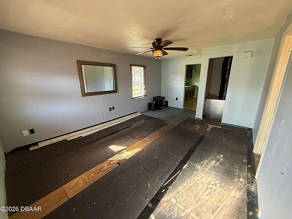 3rd image of 415 N Duss St