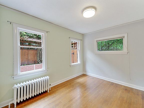 5th image of 2520 W Montlake Pl E