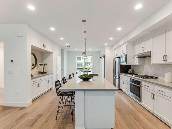 5th image of 2930 Sanor Pl #104