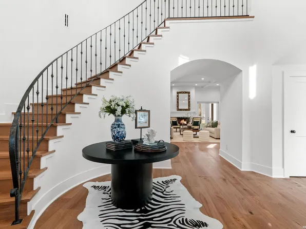 817 Garraty Rd, Terrell Hills, TX 78209