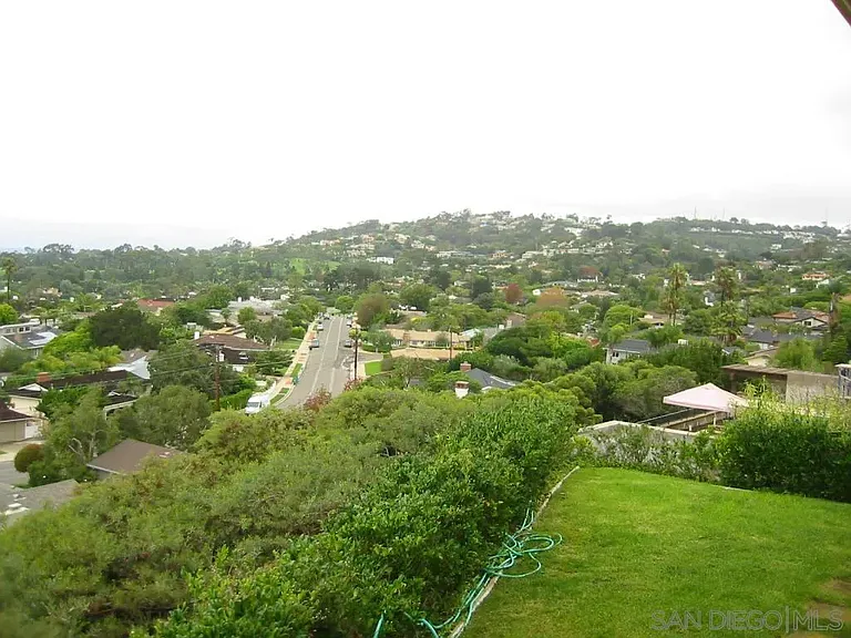 9322 La Jolla Farms Rd — Photo 2