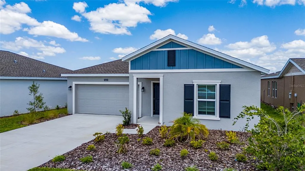 3 bed, 2.0 bath, 1560 sqft, $2,300 — Photo 1