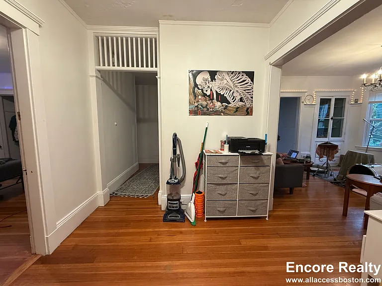 98 Brooks St — Photo 11