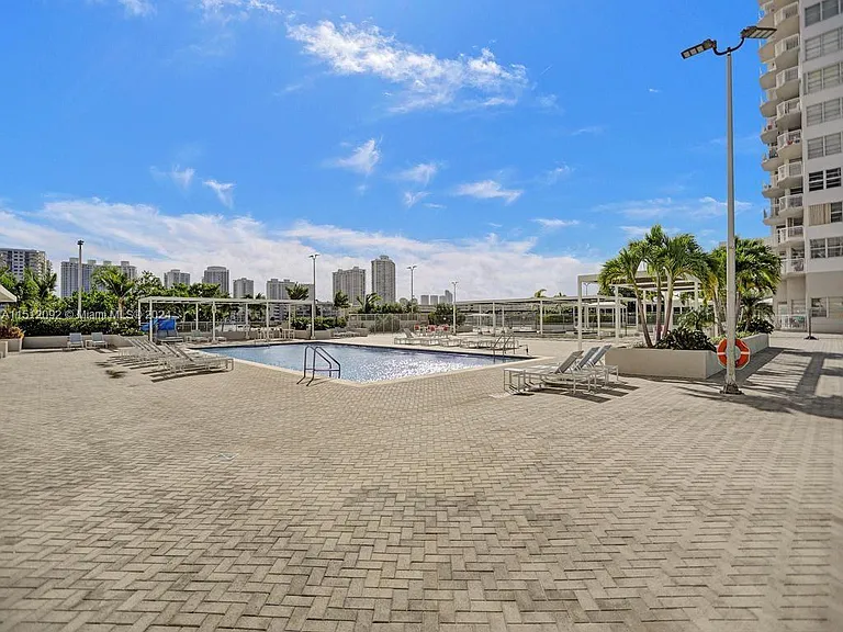 18051 Biscayne Blvd #304 — Photo 42