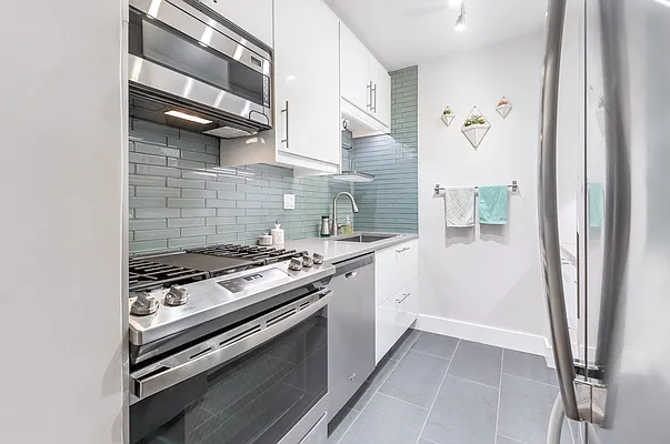 Sold by Modern Spaces | media 25