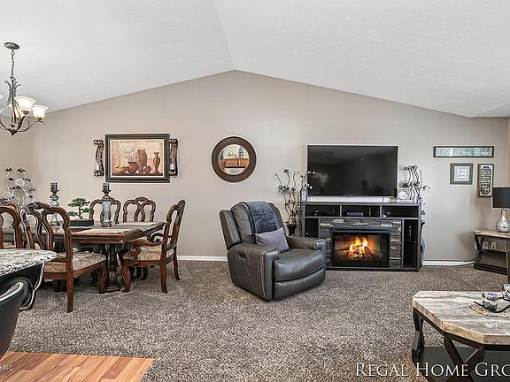 3rd image of 5856 Clear Pointe Dr SE