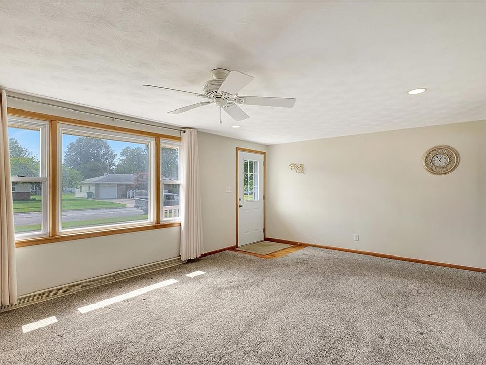 1000 Bell Ave, Mattoon, IL 61938 | Zillow