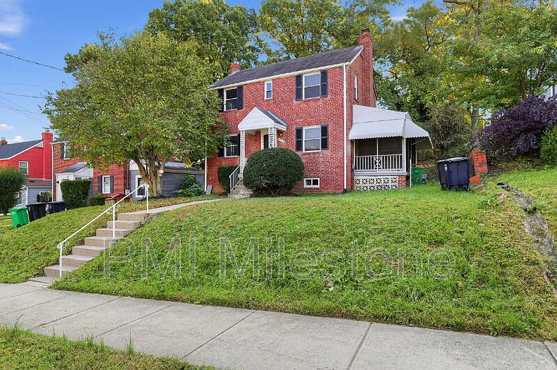 4 bed, 2.0 bath, 1176 sqft, $2,744 — Photo 2