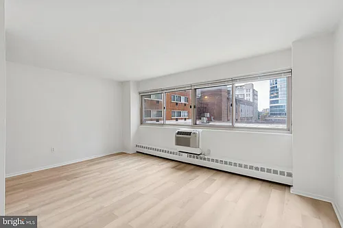 2101 Chestnut St Photo 1