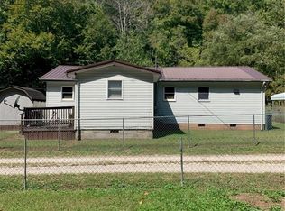 1694 Gordon Rd, Madison, WV 25093