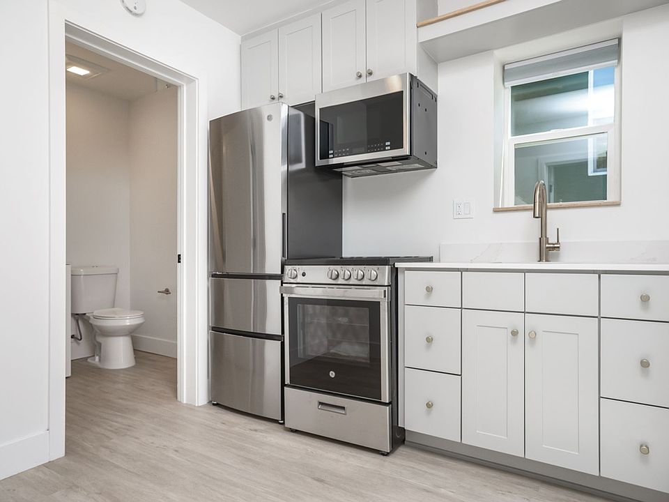 1st image of 2036 Hancock St #1/2