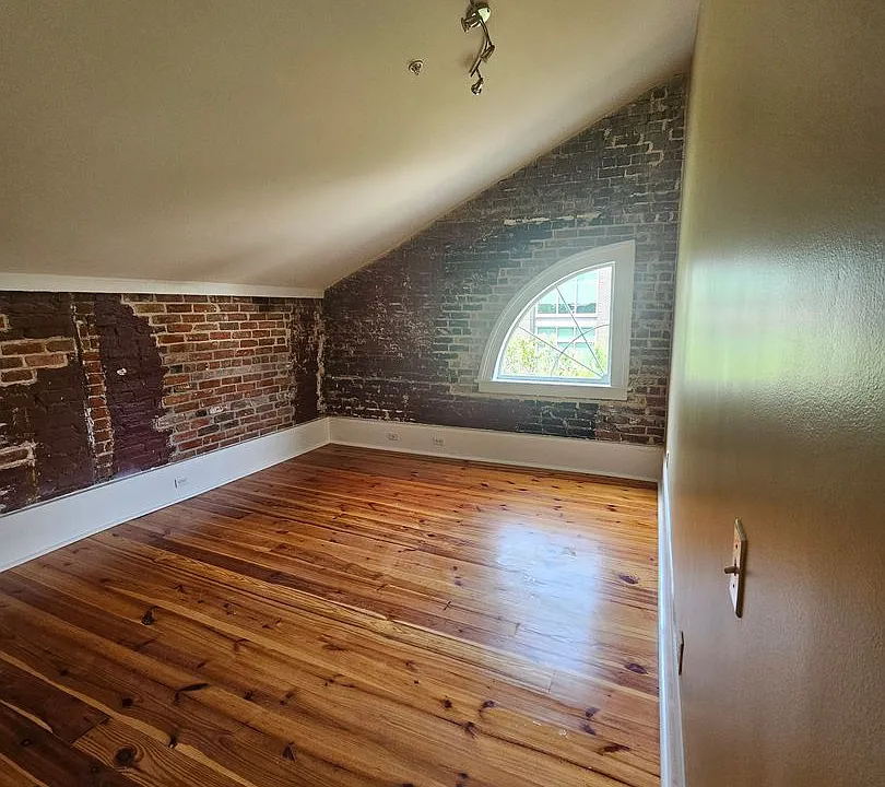 802 Saint Charles Ave