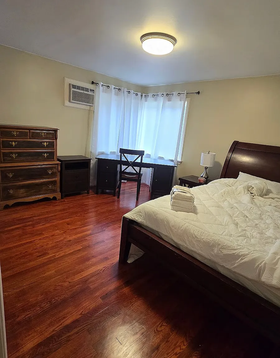 3 bed, 1200 sqft, $1,000 — Photo 1