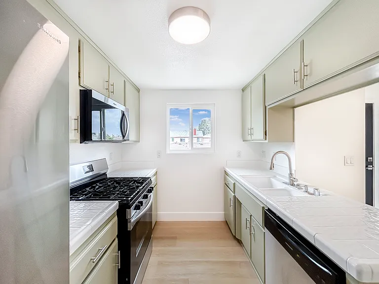 10863 Walnut St — Photo 5