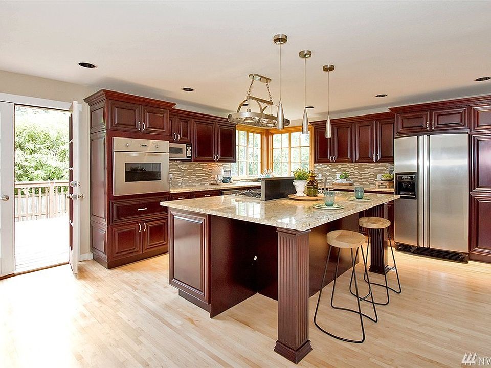2nd image of 2920 Grandview Dr W