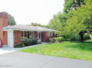 7441 School View Ln, Stroudsburg, PA