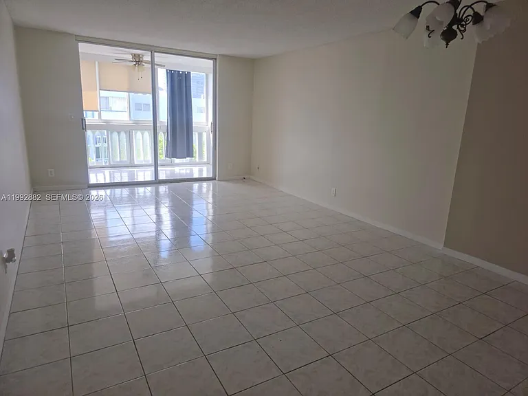 320 NE 12th Ave #703 — Photo 20